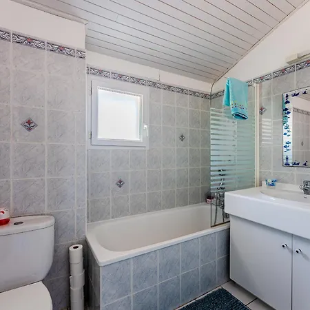 Дом отдыха Maison 6 Pers - Jardin Clos - Quartier Residentiel - Fr-1-521-259 *